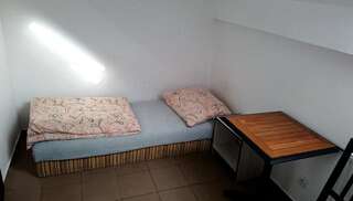 Хостелы Kwatery Ополе Небольшой двухместный номер с 2 отдельными кроватями-1